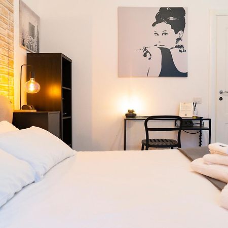 ローマ サロット ピラミデ Bed & Breakfast エクステリア 写真