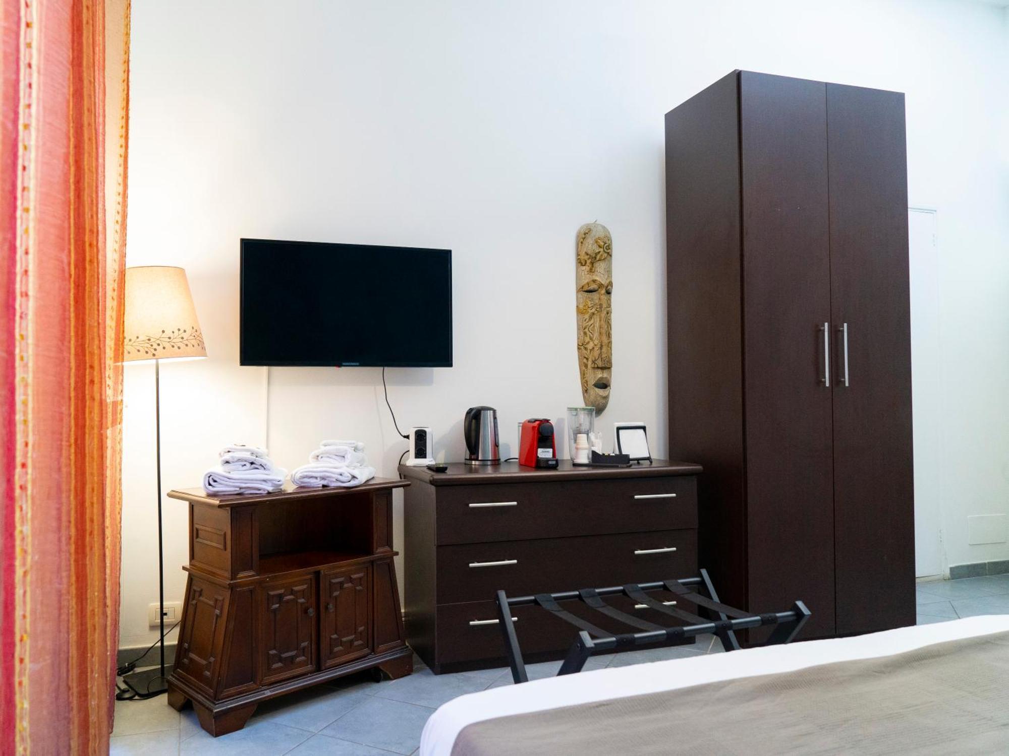 ローマ サロット ピラミデ Bed & Breakfast 部屋 写真